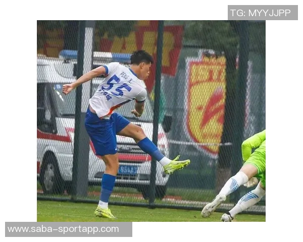 泰山队明星球员泽卡马德鲁加彭啸齐鲁超决赛现场与球迷亲密互动