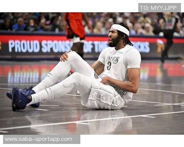 浓眉上半场表现平平10投仅3中贡献7分10篮板数据却依然全面