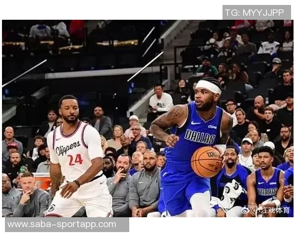 快船与独行侠半场激战哈登领衔快船领先克莱与马绍尔表现不俗