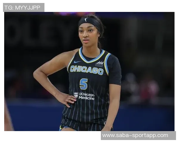 安吉尔里斯分享多伦多48小时美照展现青春活力与时尚魅力