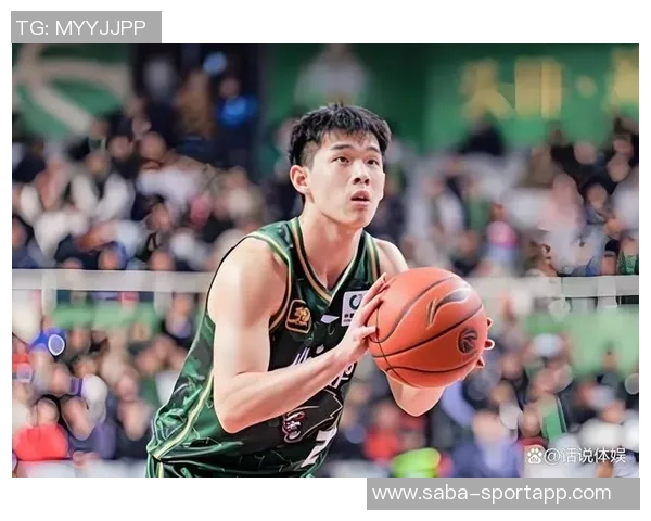 林葳在俄勒冈大学积极训练与队友们共同参与团建活动展现团队精神